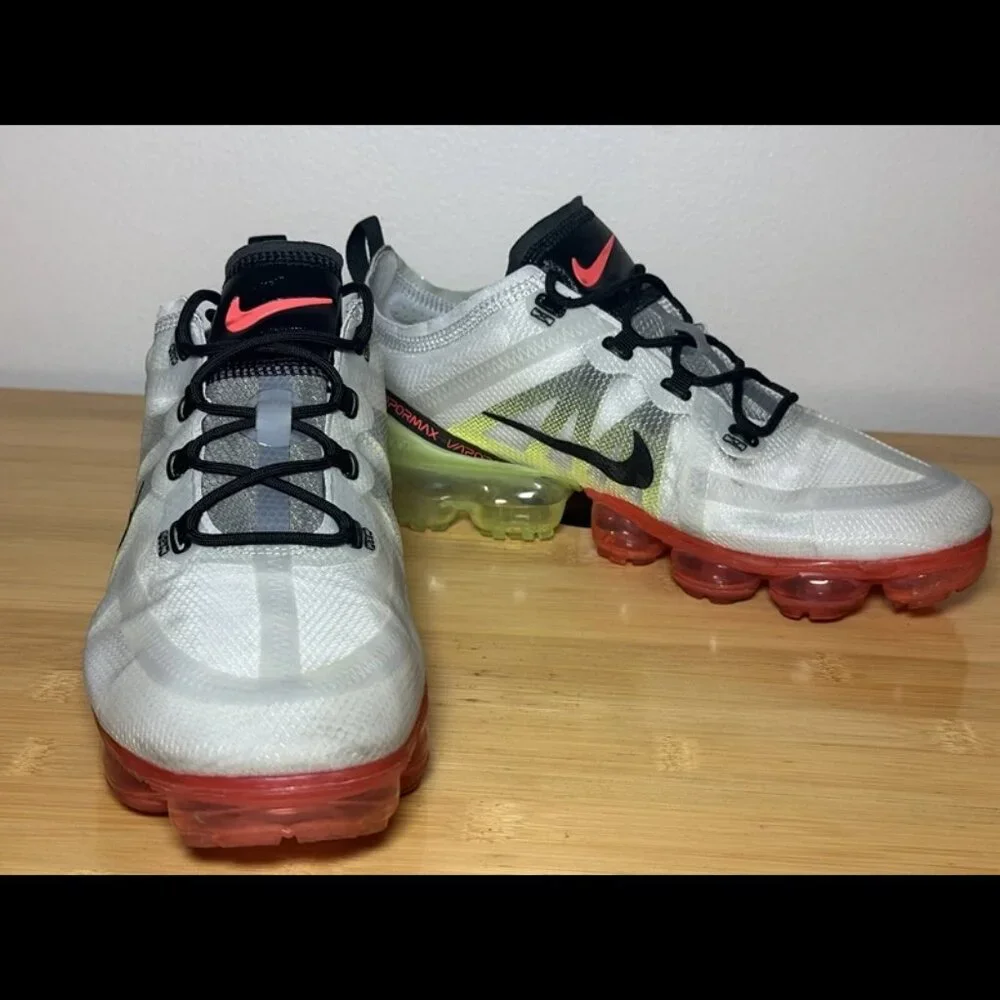 Size 9.5 - Nike Air Vapormax 2019 Pure Platinum Black Crimson‎ Mens AR6631-007 - Picture 3 of 9